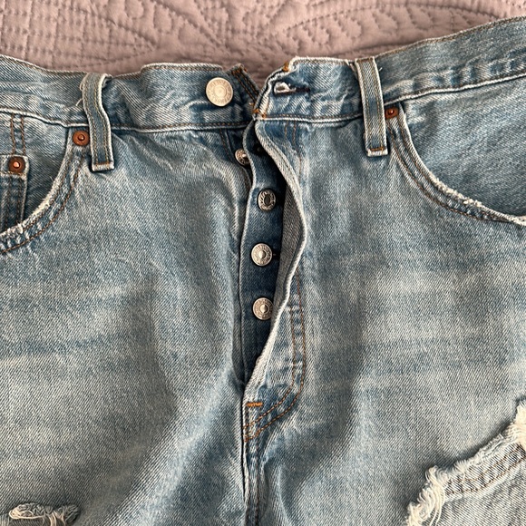 Levi’s 501 Distressed Jean Shorts - Picture 3 of 5